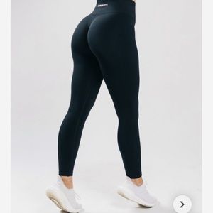 ISO: ALPHALETE AMPLIFY LEGGINGS SIZE SMALL